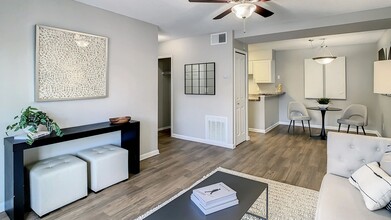 Adele Place in Orlando, FL - Building Photo - Building Photo
