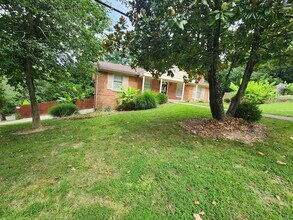 8114 Glimmer Way in Louisville, KY - Foto de edificio - Building Photo