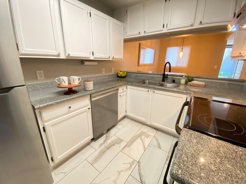 455 Canyon Oaks Dr in Oakland, CA - Building Photo
