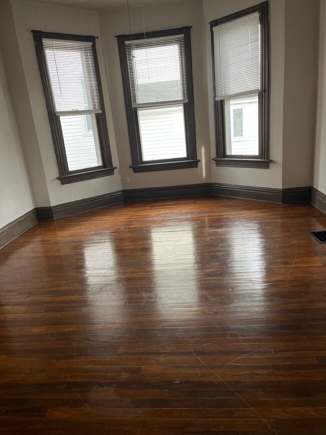 7426 Flora Ave, Unit 1st fl in Maplewood, MO - Building Photo - Building Photo