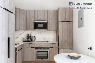 230 W 72nd St, Unit FL3-ID1300 in New York, NY - Building Photo - Building Photo