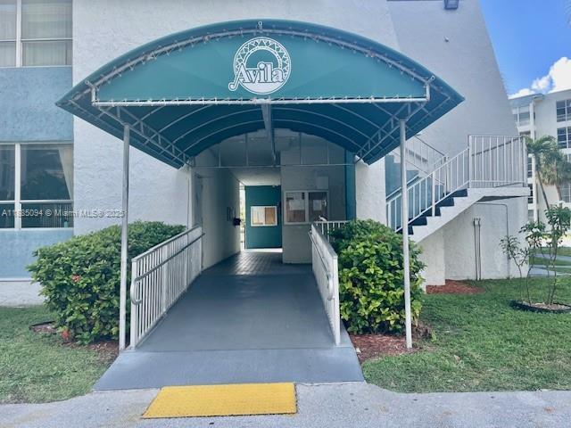 17560 Atlantic Blvd in Sunny Isles Beach, FL - Foto de edificio - Building Photo