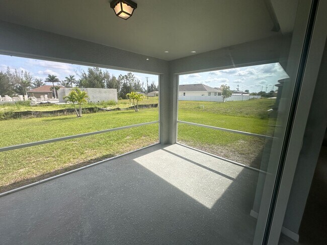 2607 NW 10th Terrace in Cape Coral, FL - Building Photo - Building Photo
