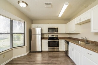 6514 Flora Way in Fort Pierce, FL - Building Photo - Building Photo