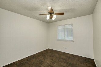 1304 Garden Path Dr in Round Rock, TX - Building Photo - Building Photo