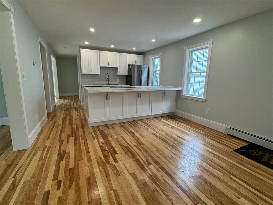 165 Baker St in Gardner, MA - Building Photo