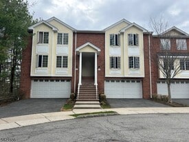 46 Skymark Ct in Upper Saddle River, NJ - Building Photo