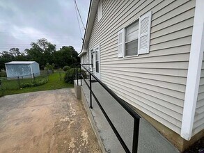 726 McArthur Blvd in Warner Robins, GA - Foto de edificio - Building Photo