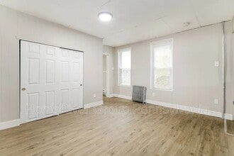 4928 Wakefield St in Philadelphia, PA - Foto de edificio - Building Photo