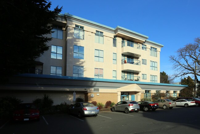 380 Cook St in Victoria, BC - Building Photo - Building Photo
