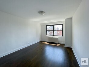 E 16 ST in New York, NY - Building Photo - Building Photo