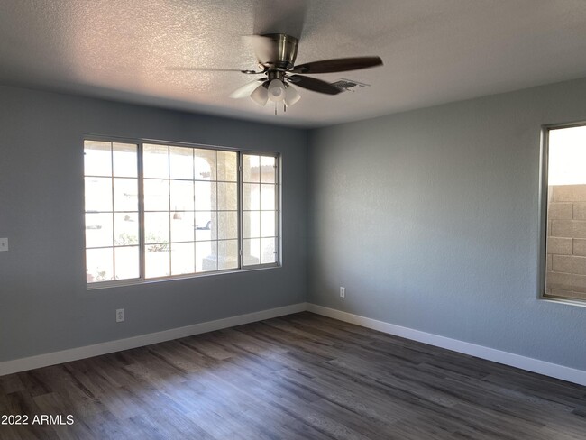 10375 W Ross Ave in Peoria, AZ - Building Photo - Building Photo
