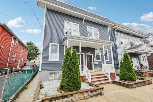 92 Windsor St in Kearny, NJ - Building Photo - Building Photo