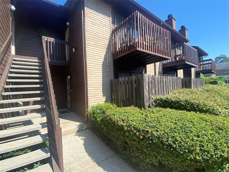 12905 Woodforest Blvd, Unit 607 in Houston, TX - Building Photo