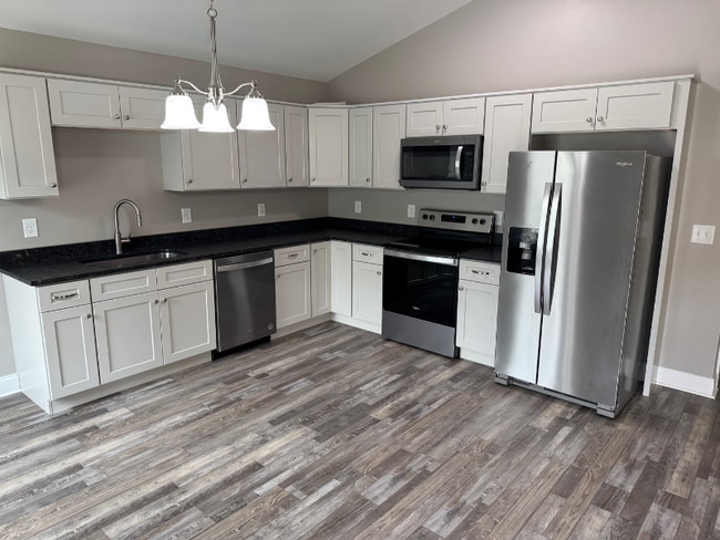 623 Fondel Ln in Tunnel Hill, GA - Foto de edificio - Building Photo