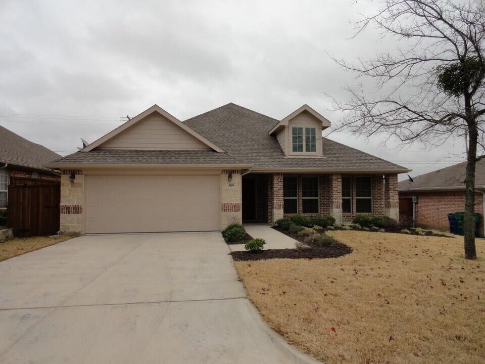 309 Peachtree Ln in Princeton, TX - Building Photo