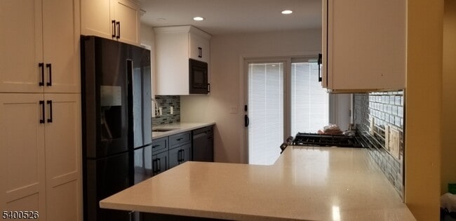 374 E Midland Ave in Paramus, NJ - Building Photo - Building Photo