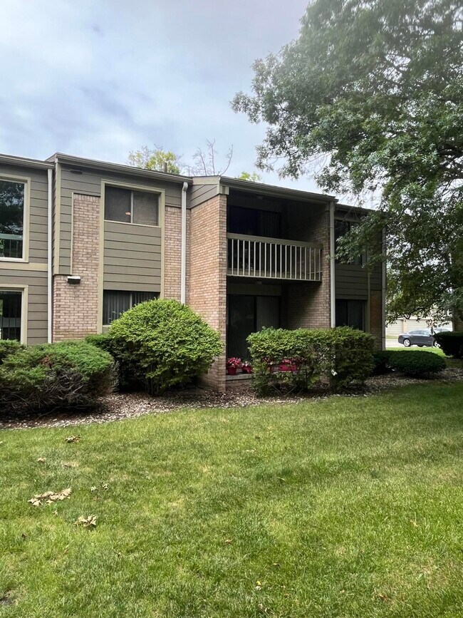 22350 Lucerne Dr in Southfield, MI - Building Photo - Building Photo