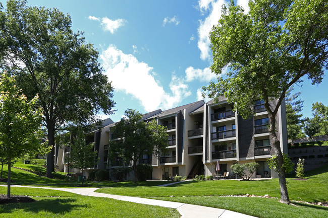 Stonegate Apartments in Manchester, MO - Building Photo - Building Photo