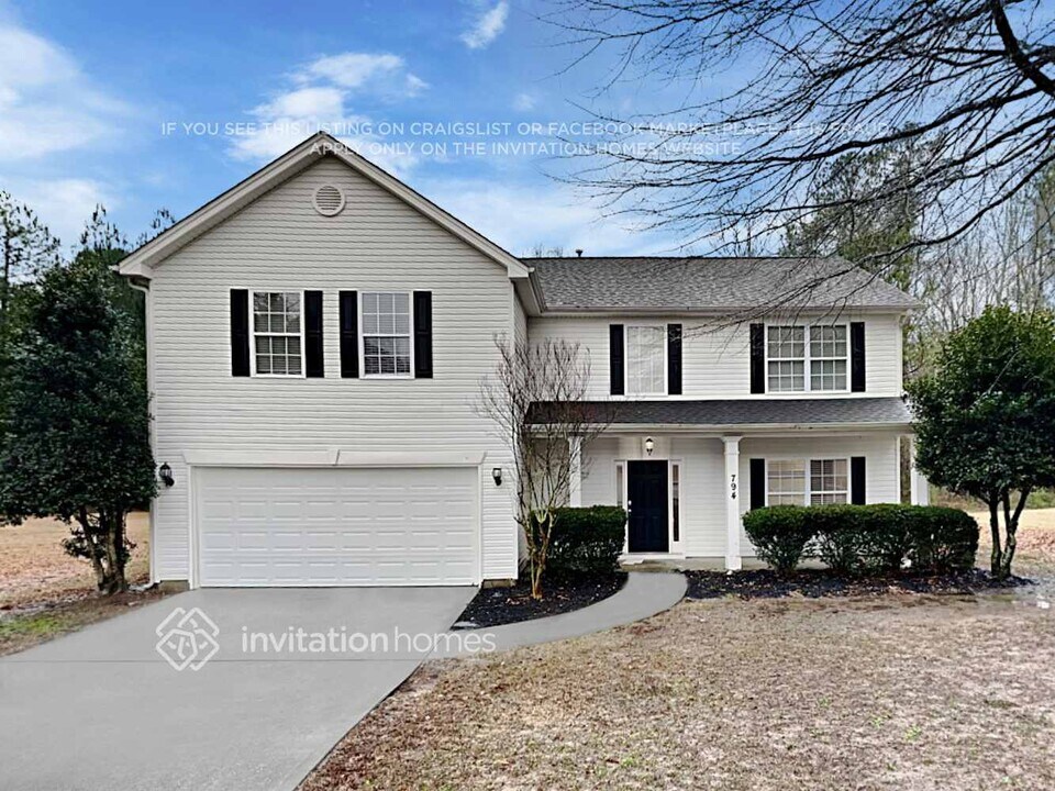 794 Langley View Ct in Loganville, GA - Building Photo