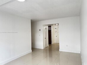 1075 93rd St in Bay Harbor Islands, FL - Building Photo - Building Photo