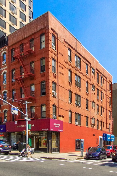 401 E 83rd St in New York, NY - Building Photo