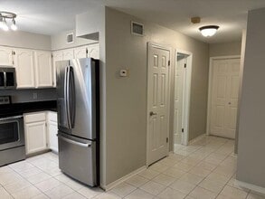 8801 McPherson Rd in Laredo, TX - Foto de edificio - Building Photo