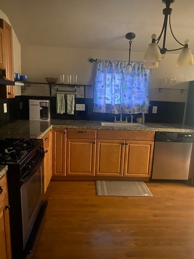 555 E Simpson Ave, Unit B in Fresno, CA - Building Photo - Building Photo