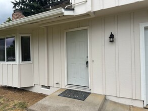 1685 S Bertelsen Rd in Eugene, OR - Building Photo - Building Photo