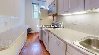 89 Trowbridge St, Unit 31 in Cambridge, MA - Building Photo