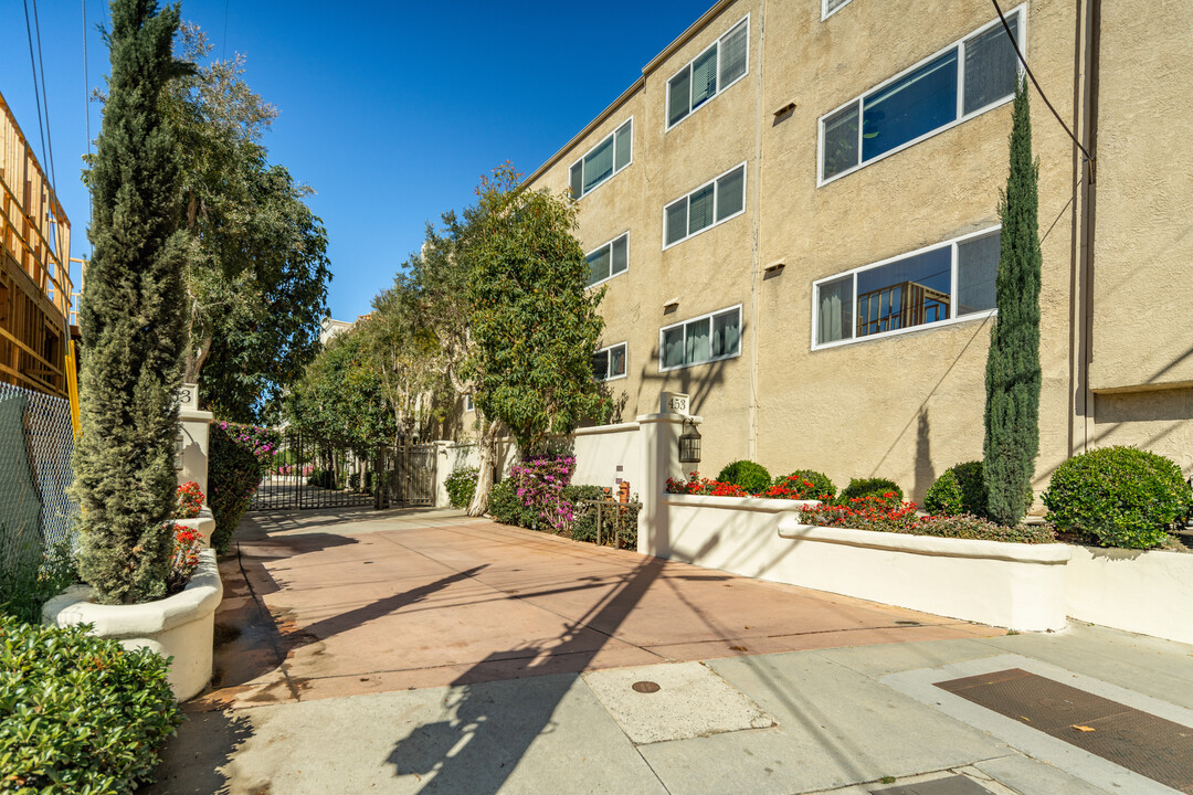 453 S Barrington Ave in Los Angeles, CA - Foto de edificio