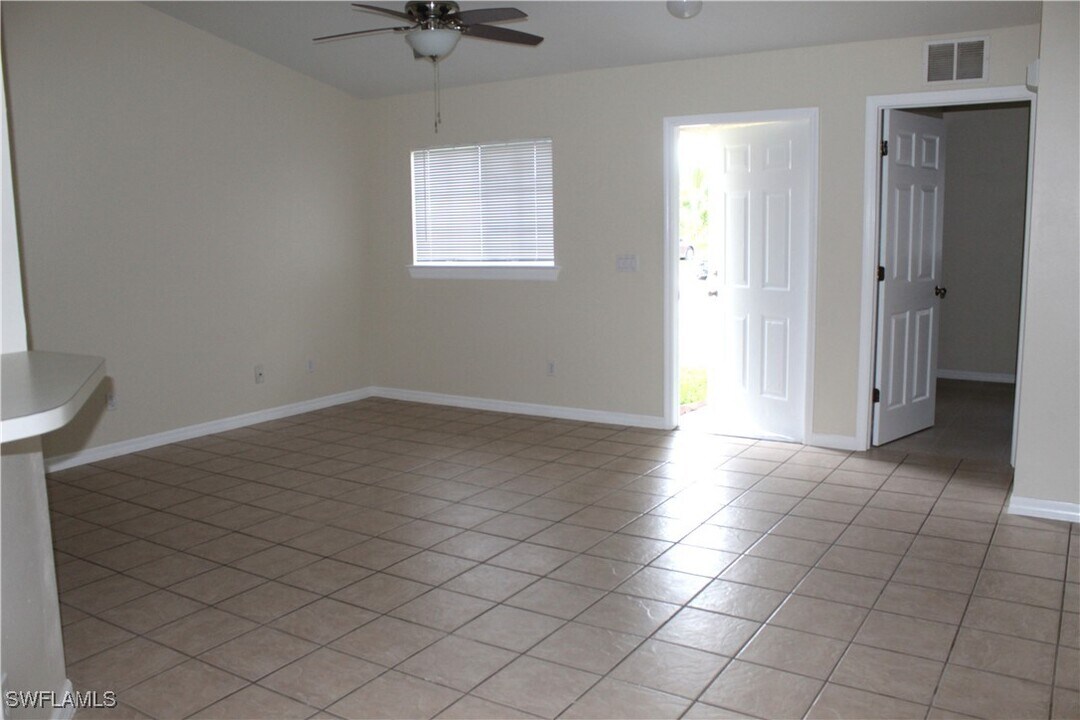 726 Hightower Ave S in Lehigh Acres, FL - Foto de edificio