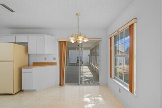 1247 Venetia Dr in Spring Hill, FL - Building Photo - Building Photo