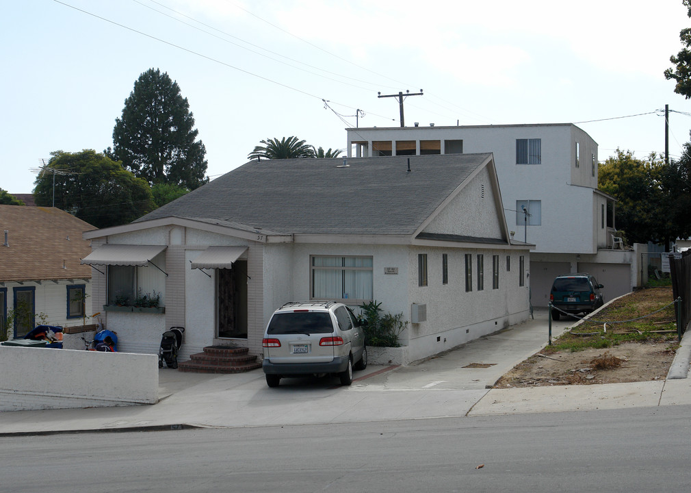 57-61 N Kalorama St in Ventura, CA - Building Photo