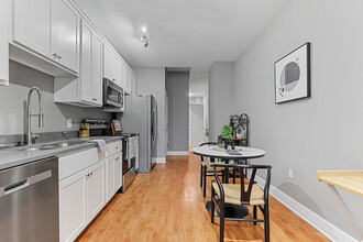 300 W Fayette Luxury Apartments in Baltimore, MD - Building Photo - Building Photo