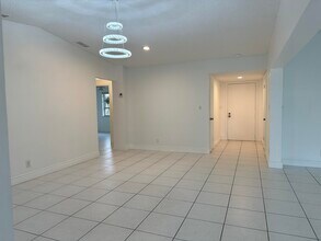 15729 Bottlebrush Cir in Delray Beach, FL - Foto de edificio - Building Photo