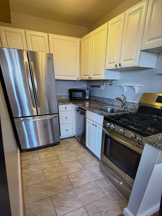 1575 N Colonial Ter, Unit 304 in Arlington, VA - Building Photo - Building Photo