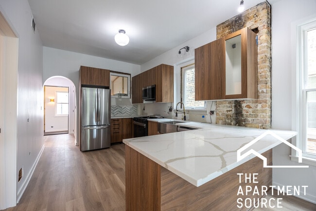 2206 W Erie St, Unit 2F