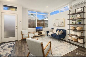 6913 Carleton Ave in Seattle, WA - Building Photo - Building Photo