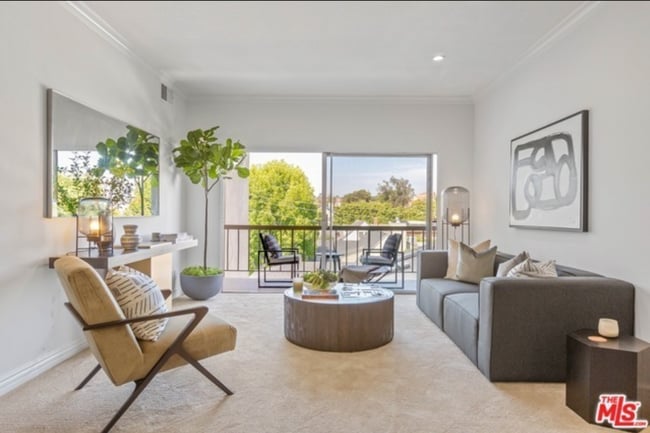 property at 612 S Barrington Ave