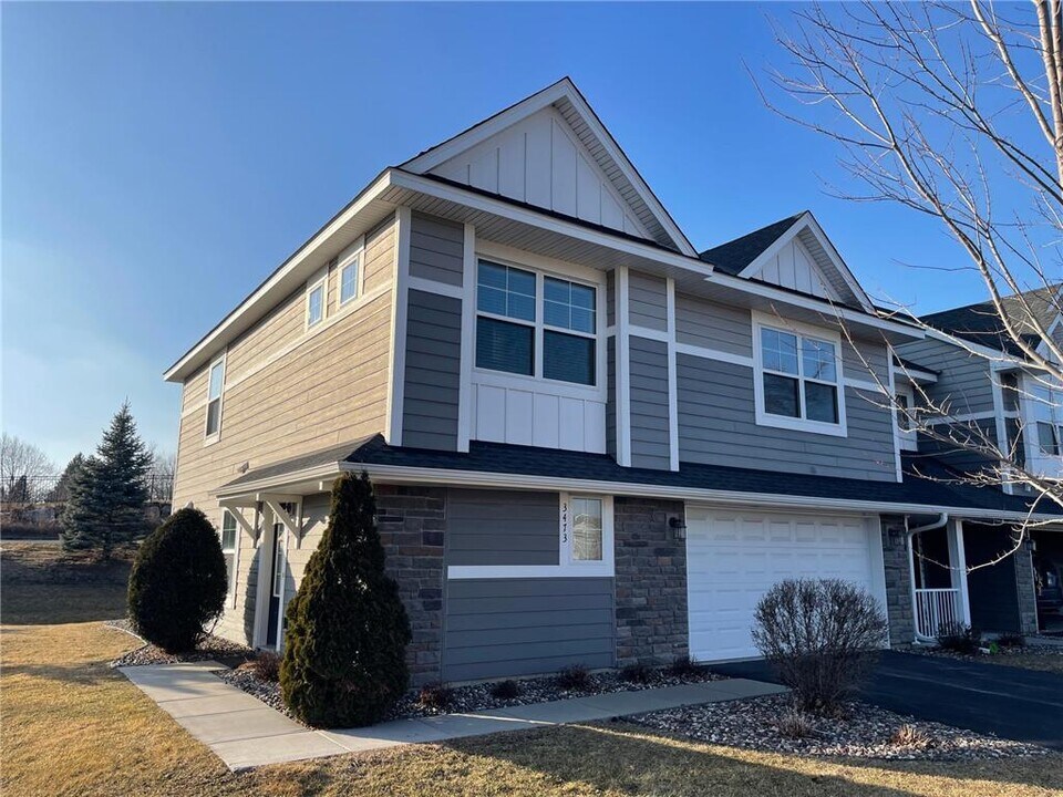3473 Chestnut Ln in Eagan, MN - Building Photo