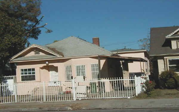 435 E 41st Pl in Los Angeles, CA - Building Photo