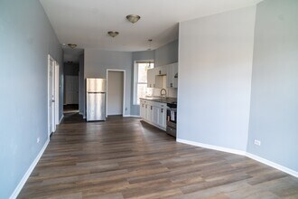 9035 S Exchange Ave in Chicago, IL - Building Photo - Building Photo