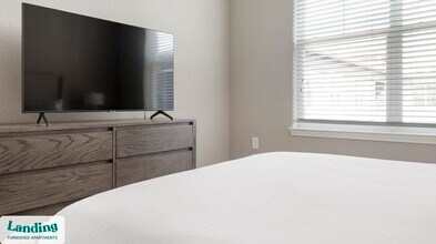 16346 Lydia Hill Dr, Unit 1410 in Chesterfield, MO - Foto de edificio - Building Photo