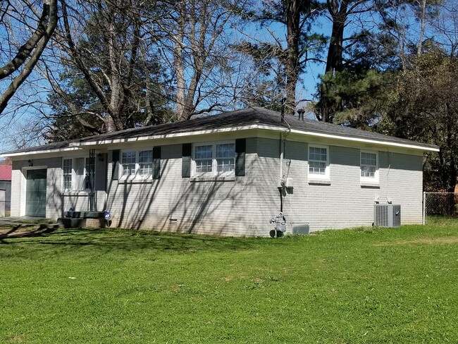 4819 Lumary Dr NW in Huntsville, AL - Building Photo - Building Photo