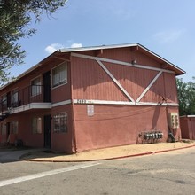 Villa Pines in Fresno, CA - Foto de edificio - Building Photo