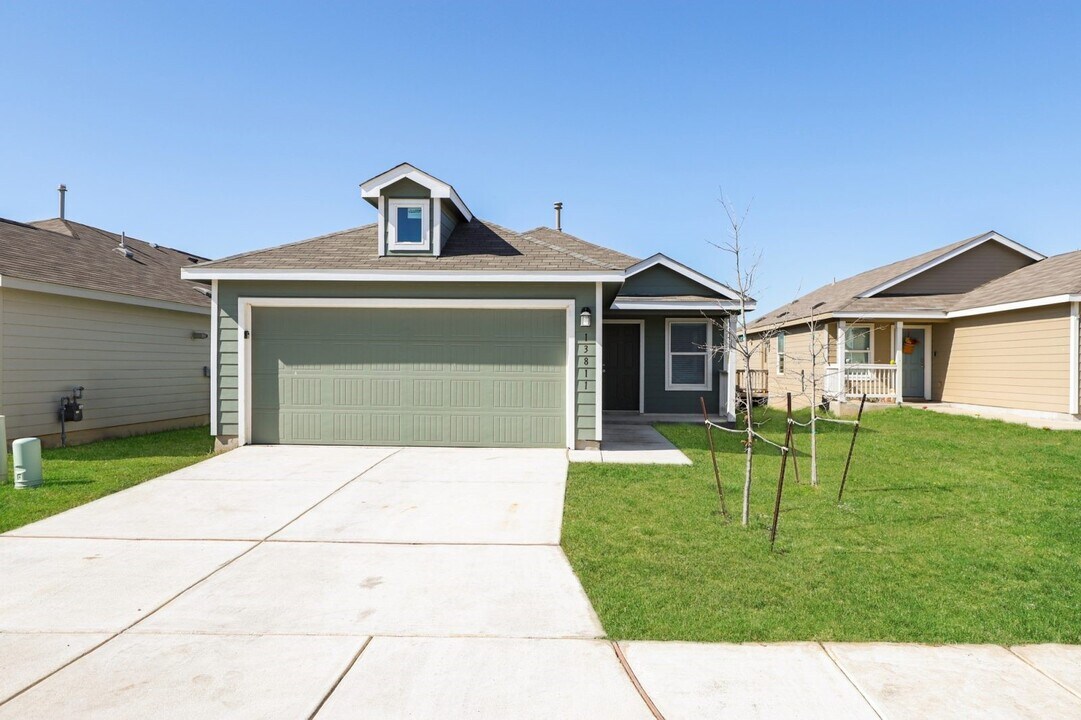 13811 Weir Pl in San Antonio, TX - Building Photo