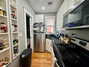 146 Hillside St, Unit 2 in Boston, MA - Foto de edificio - Building Photo