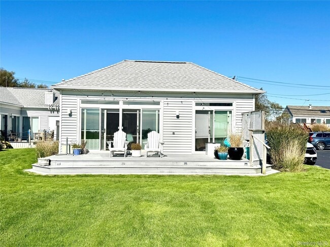 42 Browns River Rd in Sayville, NY - Building Photo - Building Photo