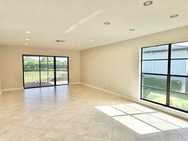 13 Southport Ln in Boynton Beach, FL - Building Photo - Building Photo